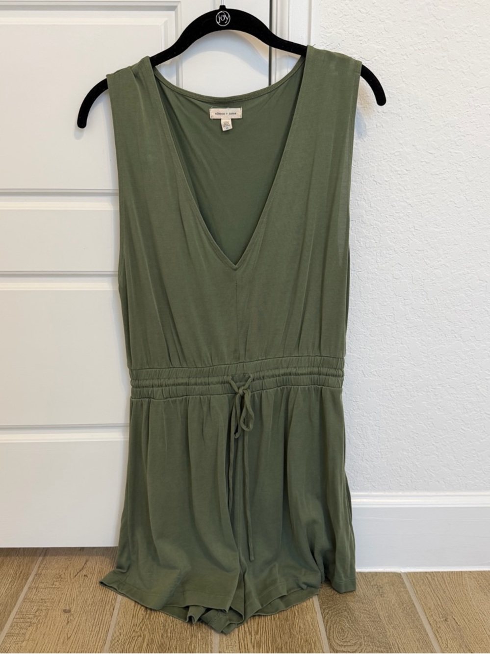 silence + noise Olive V-Neck Sleeveless Top